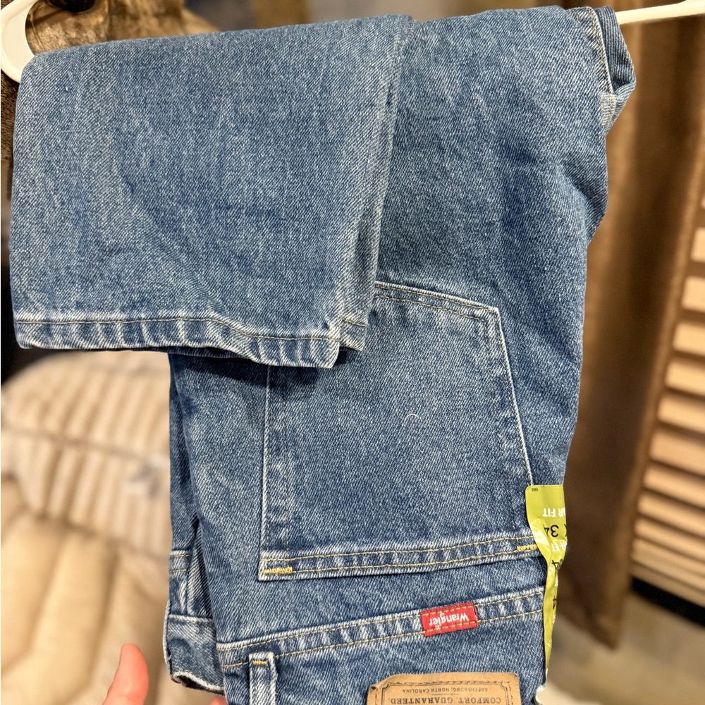 Wrangler Relaxed Fit Blue Jeans